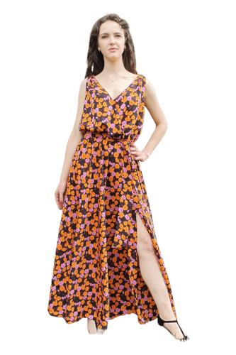 Hanna Bieńkowska kolekcja casual sukienki na co dzień - elegancka i wyjątkowa sukienka maxi, kloszowa, dekolt w serek V, bez rękawów, rozkloszowana, z rozporkami zapinanymi na suwaki, satyna jedwabna, granatowa drukowana, na lato, dla druhny, na wesele, chrzest, komunię, design, wyjątkowa, niepowtarzalna